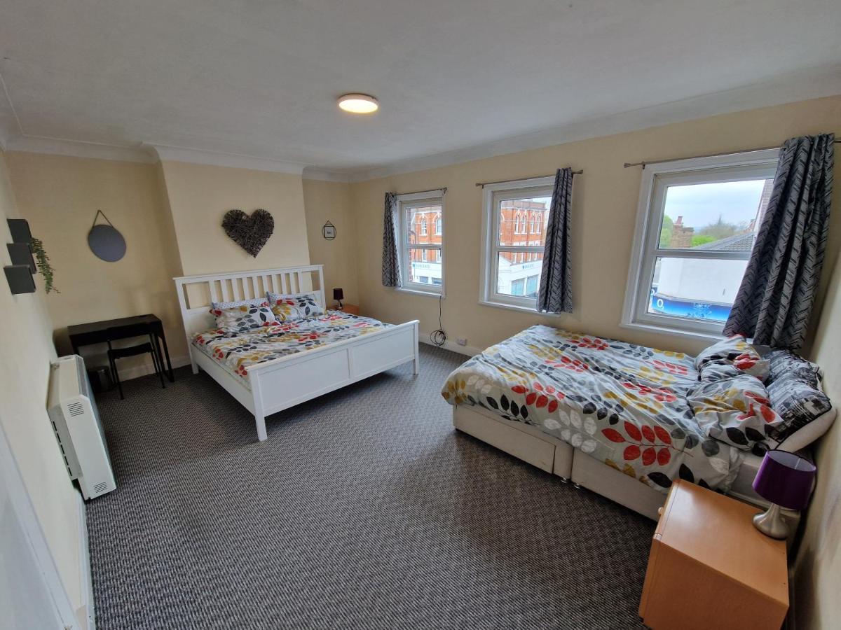 Finchley Holidays Whetstone Bagian luar foto