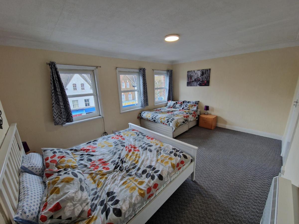 Finchley Holidays Whetstone Bagian luar foto