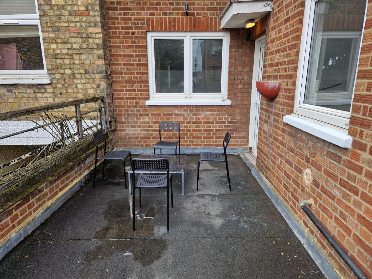 Finchley Holidays Whetstone Bagian luar foto