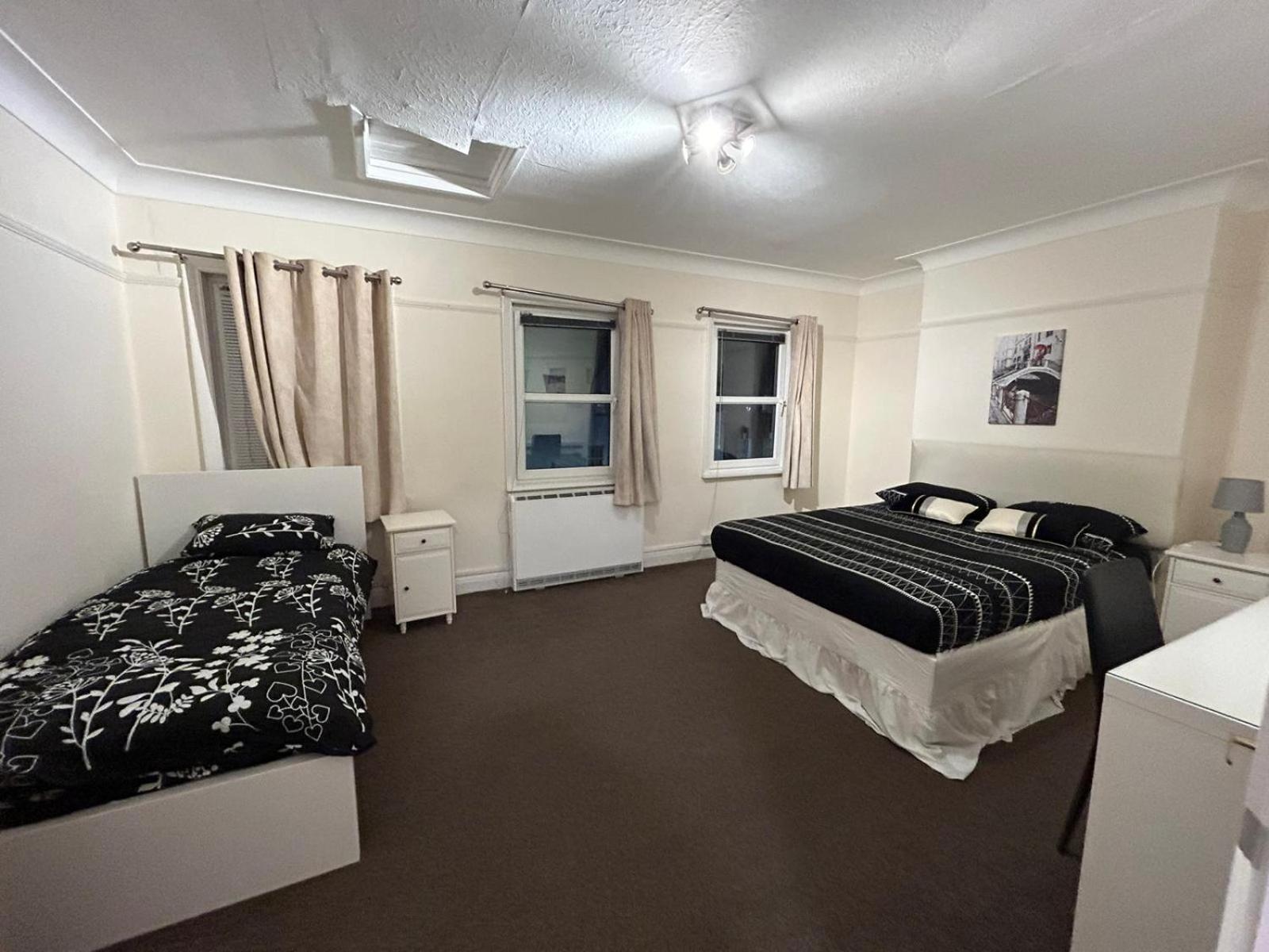 Finchley Holidays Whetstone Bagian luar foto