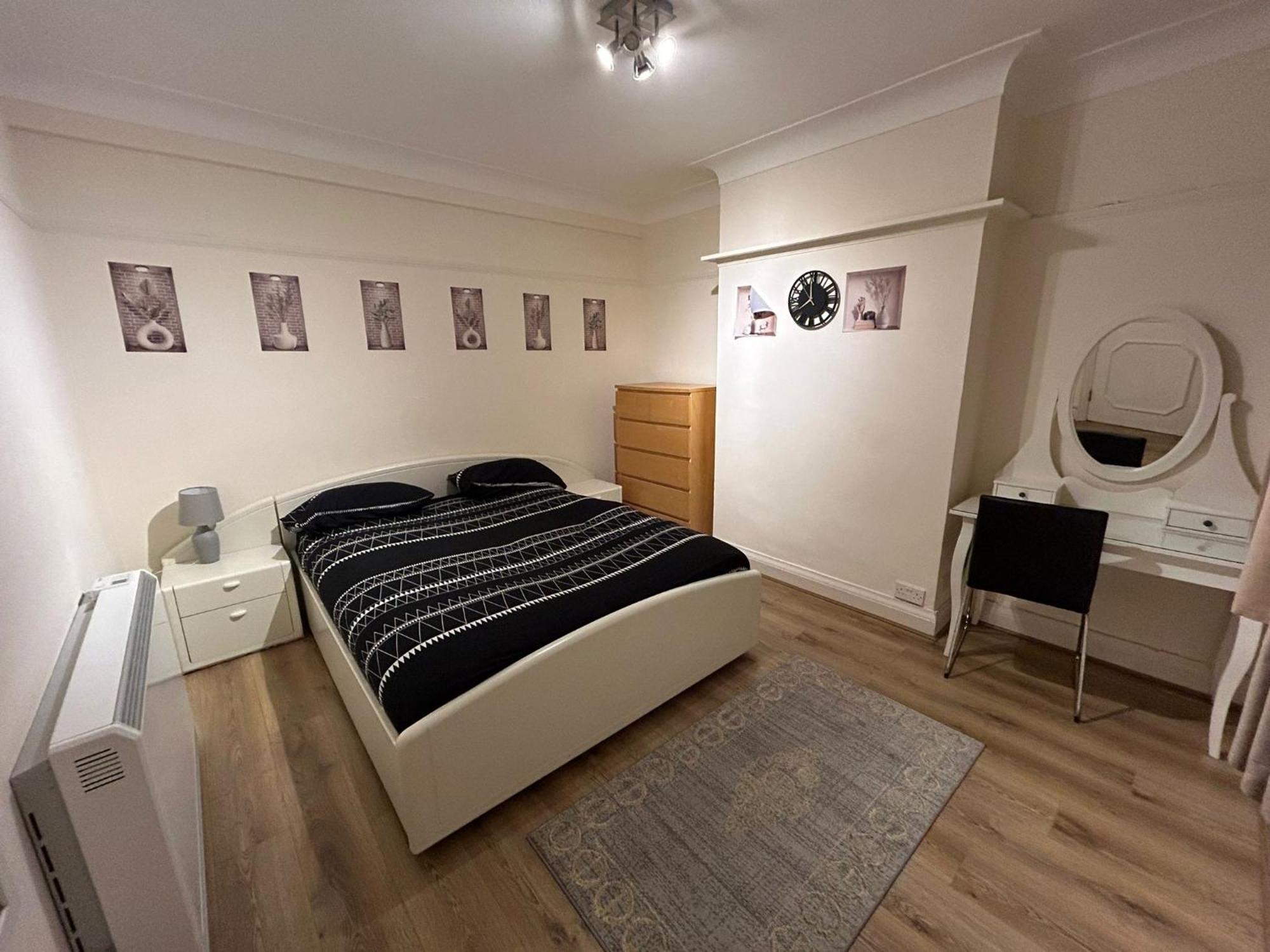 Finchley Holidays Whetstone Bagian luar foto